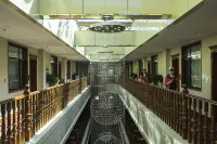 Golden Wheel Hotel