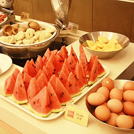 Jasmine Yueju Boutique Hotel (Anshan Railway Station Shengli Square)