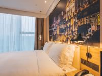 宁波南部商务区罗蒙环球乐园亚朵酒店 - 高级大床房