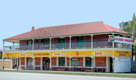 Queensport Tavern and Motel Отели в г. Виннум