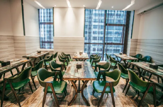 Lavande Hotel (Chongqing Tongliang Wanda Plaza Gas Building) Отели рядом с достопримечательностью «CPC Tongliang County Committee Party School»