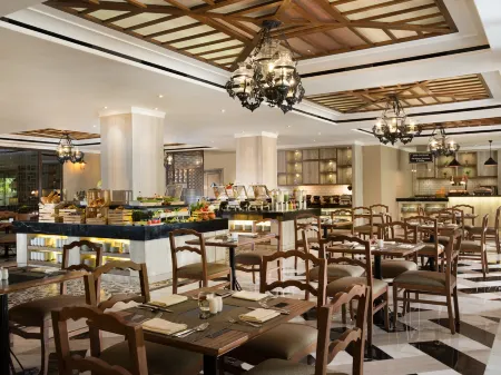 Meliá Purosani Отели рядом со станцией Yogyakarta