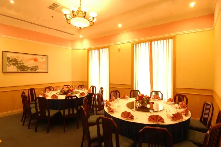 The Paramount Hotel Sibu Отели рядом с достопримечательностью «Lin's Swan Garden»