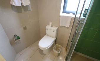 GreenTree Express Hotel (Shanghai Beiqiao Subway Station)