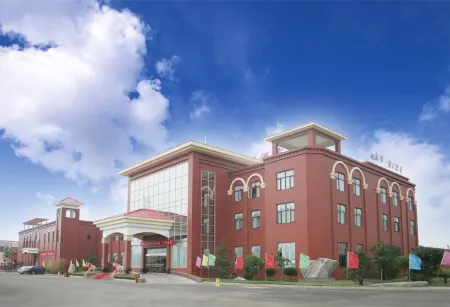 Weilai Holiday Inn Отели рядом с достопримечательностью «Huanghe Jiaotong University (Shangde Campus)»