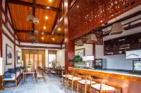 Hongjiang Qianyang Ancient City Yunju Hotel