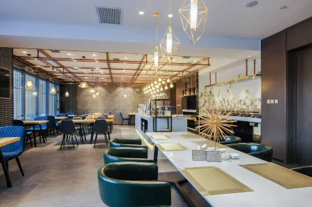 Atour Hotel (Kaishengyuan Metro Station, Harbin West High-Speed Railway Station), Harbin Отели рядом с достопримечательностью «Heilongjiang Foreign Economic Institute»