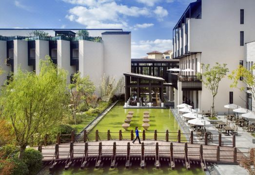 3. 충밍 진마오 하..