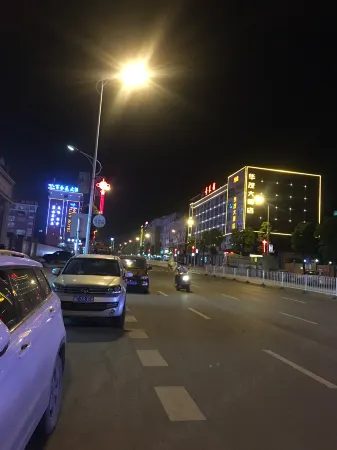 HUANGDU HGOTEL Отели рядом с достопримечательностью «Baima Mountain»