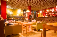 Dalian Tiantian International Hostel (Xian Road Xianggong Street Subway Station)