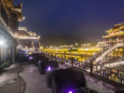 Muse Light Luxury River View Hostel Hotels in Fenghuang