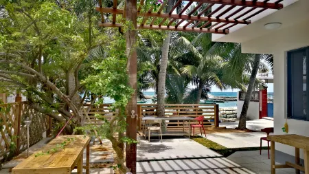 Floral Hotel·Haixia Hotel Отели рядом с достопримечательностью «Tongguling Scenic Spot»