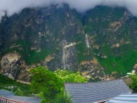 香格里拉虎跳峡卓玛客栈 - 山景大床房