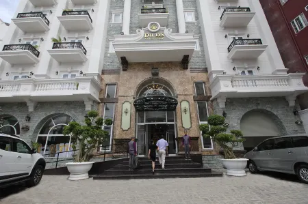 Hotel du Lys Отели в г. Далат