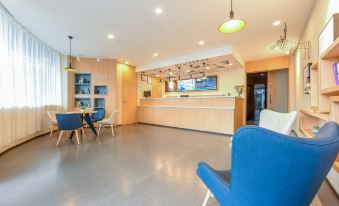 HanTing Hotel (Shanghai Xizang South Road Subway Station)