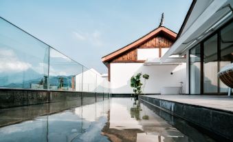 Xianzai Houshe Hotel (Dujiangyan Scenic Area)