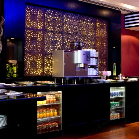 Dusit Thani Dubai Отели рядом с достопримечательностью «Район торговых центров»