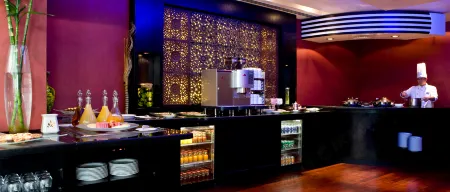 Dusit Thani Dubai Отели рядом с достопримечательностью «Дом шейха Саид Аль Мактум»