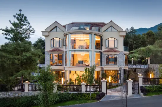Dali Cangshan Mountain and Sea View Villa فنادق في 