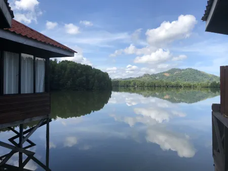 Gayang Friendly Water House Homestay Отели рядом с достопримечательностью «Rasa Ria Reserve»