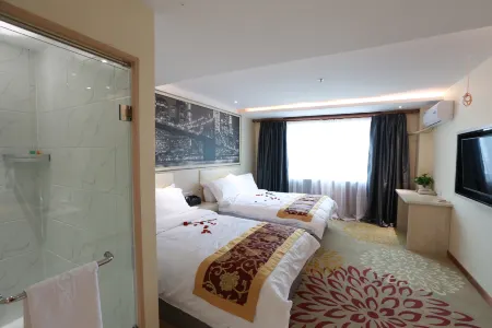 Holiday Hotel Отели рядом с достопримечательностью «Minzu Square»