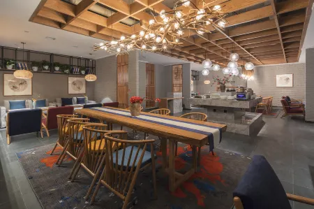 QIANNA HOTEL (Xinxiang Hualan Avenue Pangdonglai Shopping Plaza) Отели в г. Синьсян