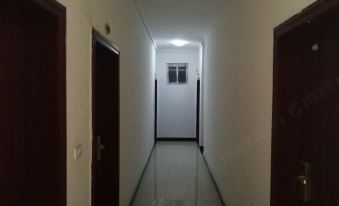 Tongren Yanhe Precious Hotel