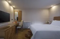 Vienna Classic Hotel (Hulun Buir Railway Station) - parkir