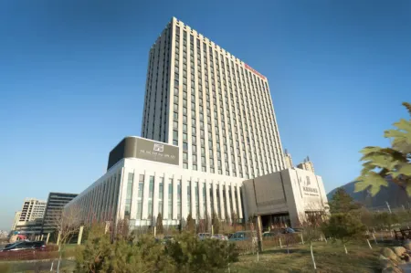 Phoenix International Hotel Отели рядом с достопримечательностью «Chaoyang Beita Museum»