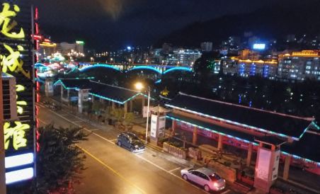 龙胜龙城宾馆 - Housity