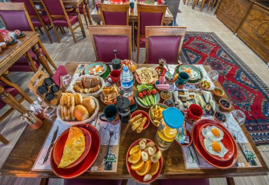 2. 럭키 케이브 호..