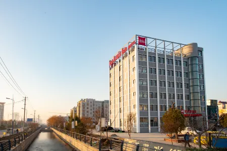 Ibis Hotel (Guanyun Jiulonggang Plaza)