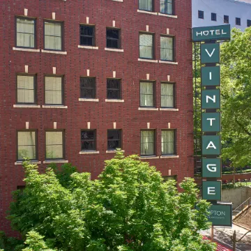 Kimpton HOTEL VINTAGE SEATTLE by IHG Отели рядом с достопримечательностью «Небоскреб "Смит Тауэр"»
