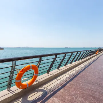 Yunhai Bay Ocean View LOFT Holiday Residence (Jinmao Mall, Qingdao Station)