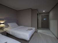 汉庭酒店(深圳皇岗店) - 高级双床房