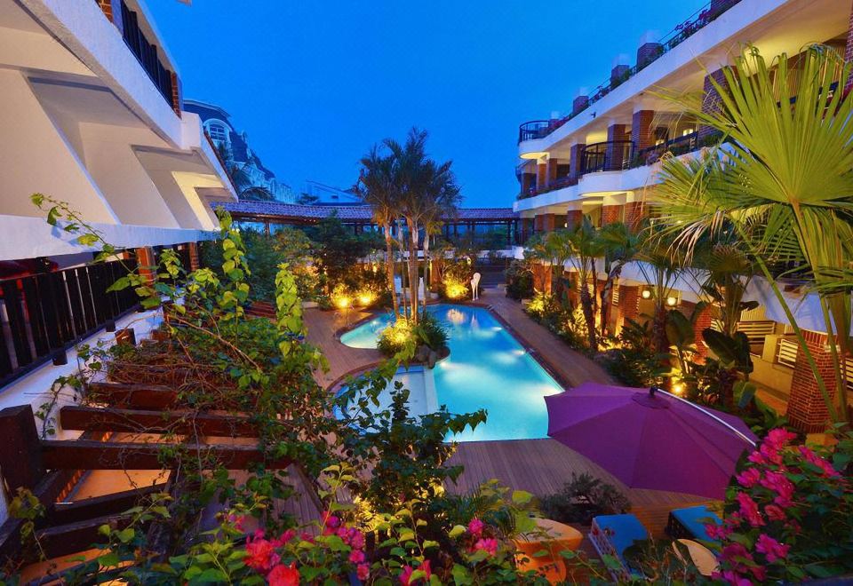 3. Hotel Da..