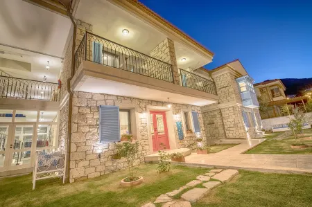 Bademli Konak Otel Отели рядом с достопримечательностью «Can Yücel Sokağı»