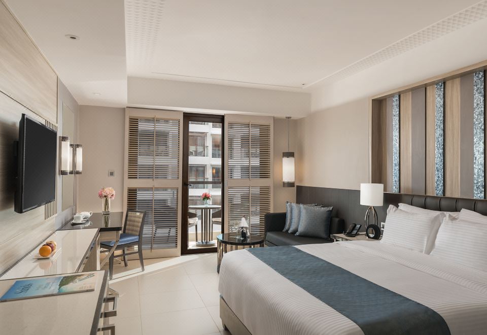 3. 헤난 팜 비치 ..