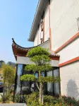 New Beacon Shangju Hotel (Yingshan Tourist Center Chaxiang Small Town)