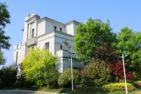 臨沂奧華國際溫泉飯店 山東城市服務技師學院(魯州學院)附近的飯店