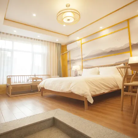 Dandong Yi Inn (Yalujiang Broken Bridge Branch)