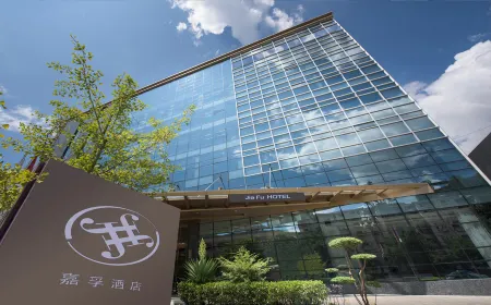 Jia Fu Hotel Отели рядом с достопримечательностью «Yuquanguan Scenic Area»