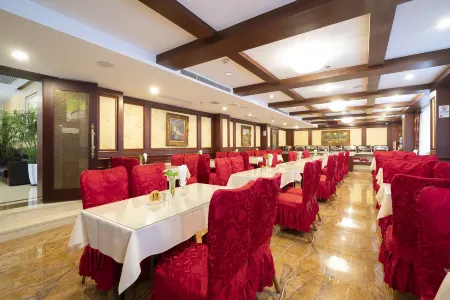 Xinhui Hotel Отели рядом с достопримечательностью «Longhua Temple»