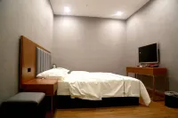 โรงแรมฮอลิเดย์ อินน์ ยวี่ซวน เคอลาหม่าอี้ - โรงแรมราคาถูก