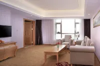 Vienna Hotel (Xinyi Jiaoyucheng River View)