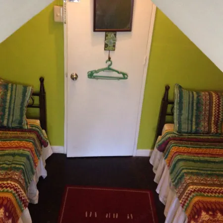 Madie's Place B&B with Private Pool at Santa Rosa Near Enchanted Kingdom