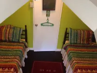 Madie's Place B&B with Private Pool at Santa Rosa Near Enchanted Kingdom Hotel a Santa Rosa