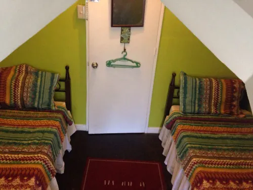Madie's Place B&B with Private Pool at Santa Rosa Near Enchanted Kingdom Hotel a Santa Rosa