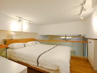 南昌菲尼斯卡酒店 - 清新花语复式大床房