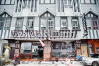 Wan Alyasa Hotel Hotels near Cameron Centrum